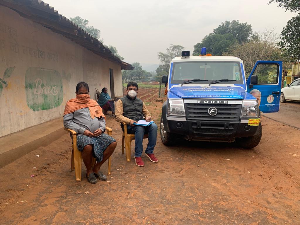 हाट-बाजार क्लीनिक में पहाड़ी कोरवा एवं पण्डो जनजाति के 37 लोगों का नि: शुल्क उपचार