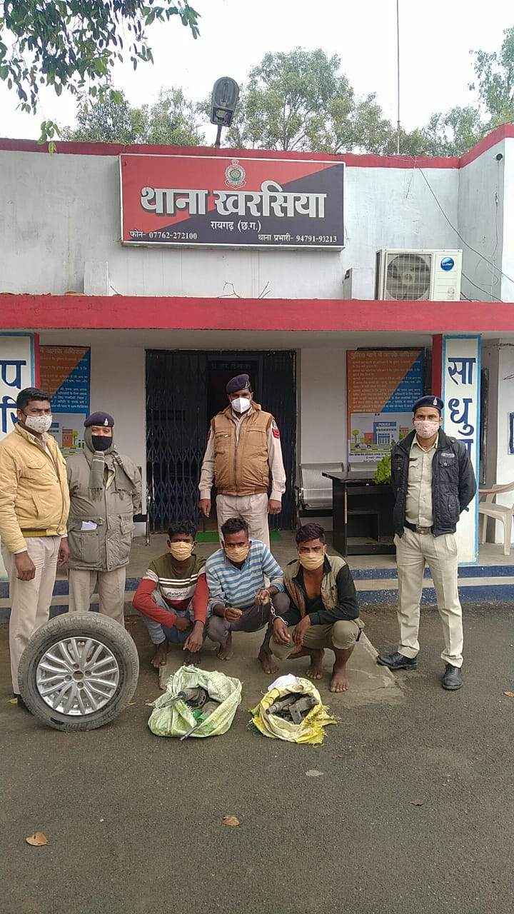 आटो पार्टस दुकान का कर्मचारी निकला चोर