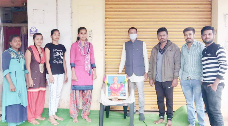 युवाओं के प्रेरणास्रोत हैं विवेकानंद युवाओं के प्रेरणास्रोत हैं विवेकानंद