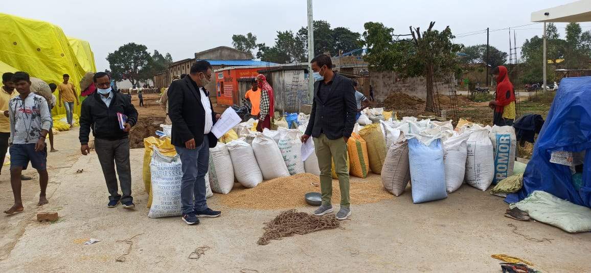 करजी में 100 और बरढोढ़ी से 140 बोरी अवैध धान जब्त