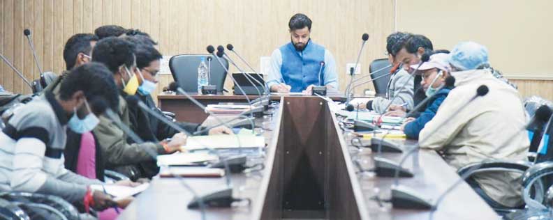 समय सीमा पर काम पूरा नहीं, कलेक्टर ने जताई नाराजगी