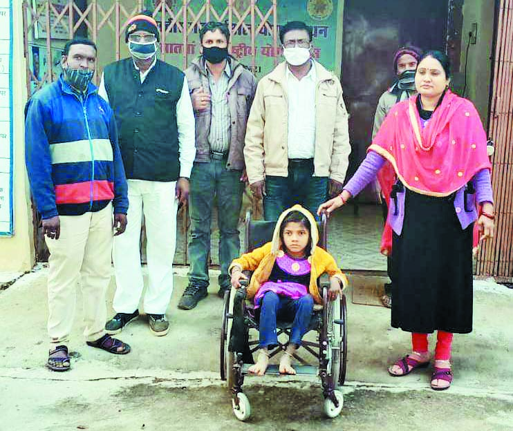 जीविका को मिली नई व्हीलचेयर जीविका को मिली नई व्हीलचेयर