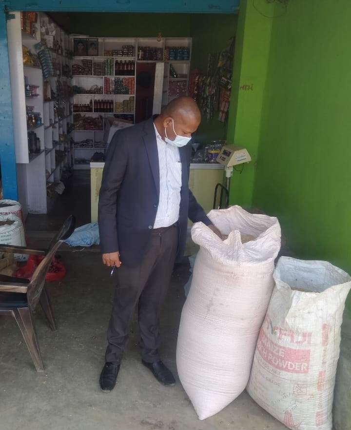 दुकान में भण्डारित 86 बोरी धान जब्त