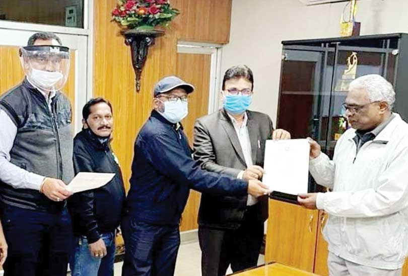 मांगों को ले अधिशासी निदेशक को दिया ज्ञापन मांगों को ले अधिशासी निदेशक को दिया ज्ञापन