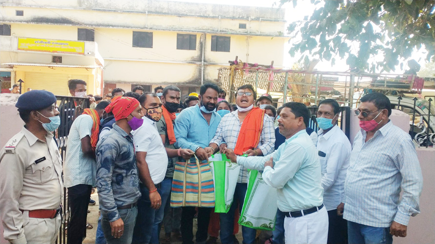 भाजयुमो ने कांग्रेस कार्यालय पहुंचकर मांगा रोजगार भाजयुमो ने कांग्रेस कार्यालय पहुंचकर मांगा रोजगार