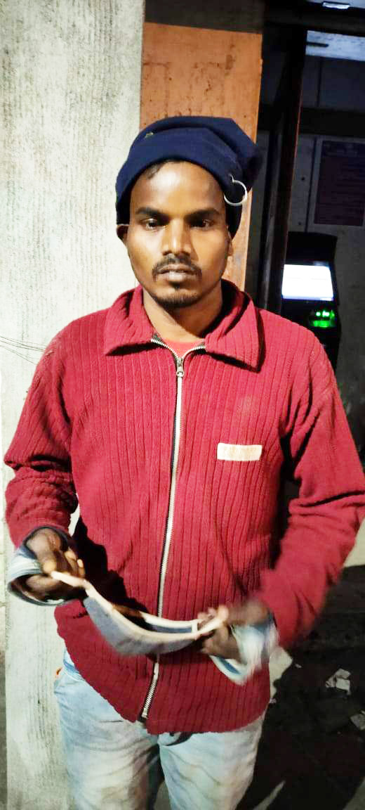 एसबीआई एटीएम चोरी की फिराक, लोहे काटने की आरी के साथ पकड़ाया आरोपी