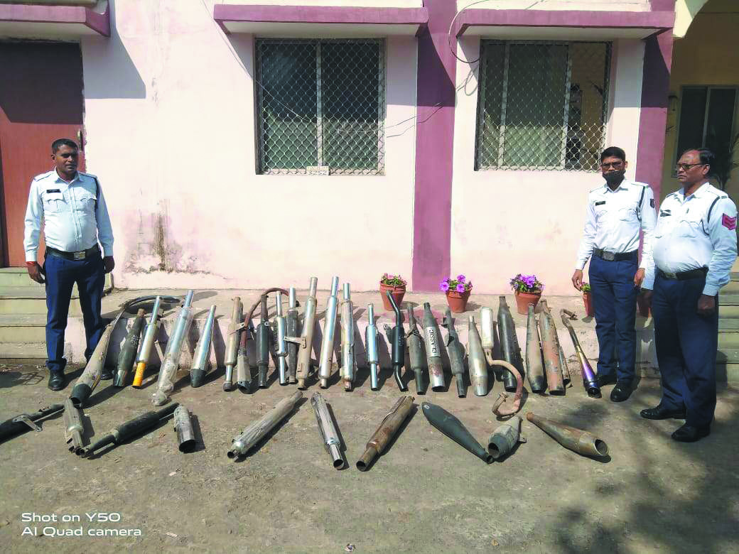मॉडिफाई साइलेंसर वाले बाइकों पर हुई कार्रवाई  