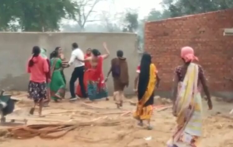 जमीन विवाद : छेड़छाड़-गाली गलौज का आरोप, जनपद सदस्य पति की पिटाई