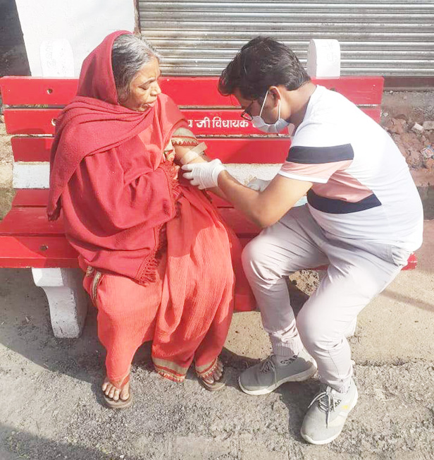 निदान 1100 के माध्यम से बुजुर्ग महिला का इलाज निदान 1100 के माध्यम से बुजुर्ग महिला का इलाज