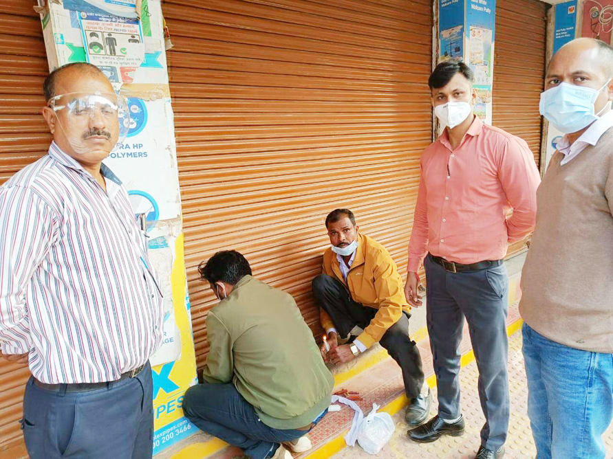 कोरोना गाइडलाइन का पालन नहीं, दुकान सील