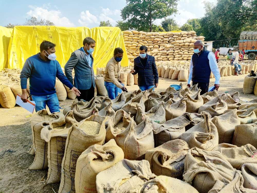 बिचौलियों पर पैनी नजर रखने व धान उठाव में तेजी लाने निर्देश