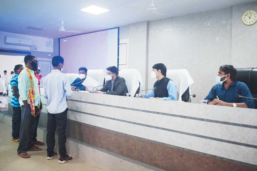 जनदर्शन में मूलभूत सुविधाओं के मिले आवेदन