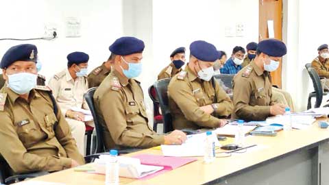 कोरोना काल में गिरफ्तारी की फाइलें जाम, ट्रांजिट रिमांड लेकर आरोपियों को लाने के निर्देश कोरोना काल में गिरफ्तारी की फाइलें जाम, ट्रांजिट रिमांड लेकर आरोपियों को लाने के निर्देश