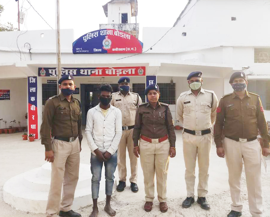 नाबालिग को अगवा कर रेप, मुख्य आरोपी और सहयोगी 2 नाबालिग गिरफ्तार नाबालिग को अगवा कर रेप, मुख्य आरोपी और सहयोगी 2 नाबालिग गिरफ्तार