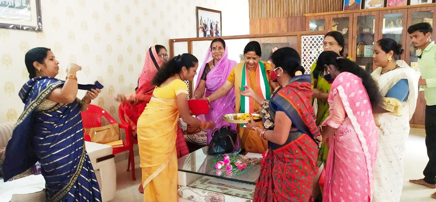 सिहावा विधायक ने किया आशा मितानिनों का सम्मान