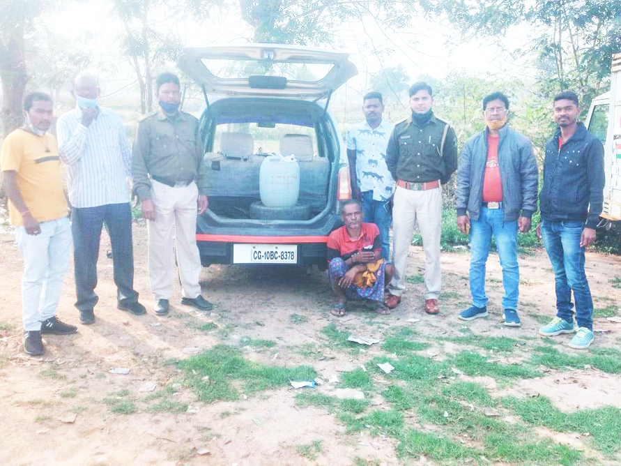 महुआ शराब के साथ एक पकड़ाया
