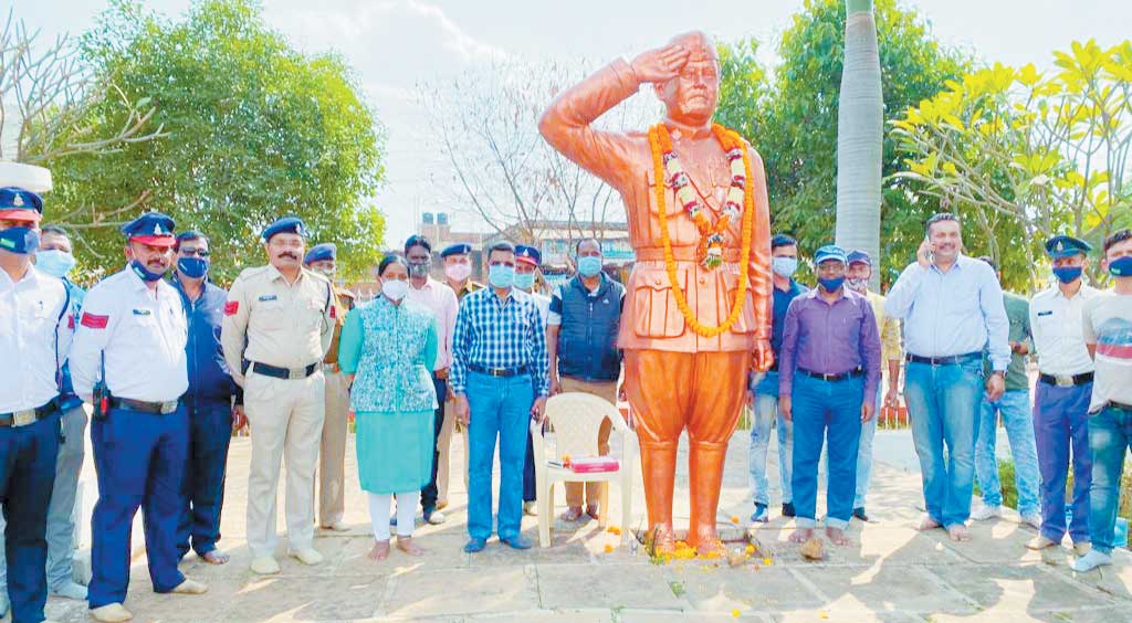 जयंती पर बोस को किया नमन जयंती पर बोस को किया नमन