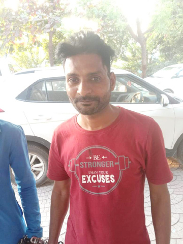चाकू लेकर धमकाते युवक गिरफ्तार चाकू लेकर धमकाते युवक गिरफ्तार