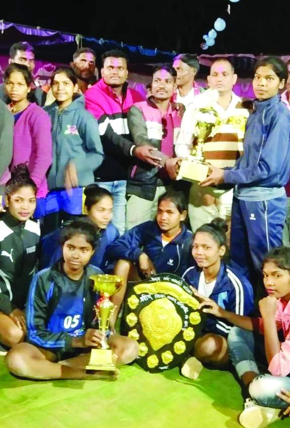 कबड्डी : महिला वर्ग में आलोर व पुरूष में डीहीपारा विजयी