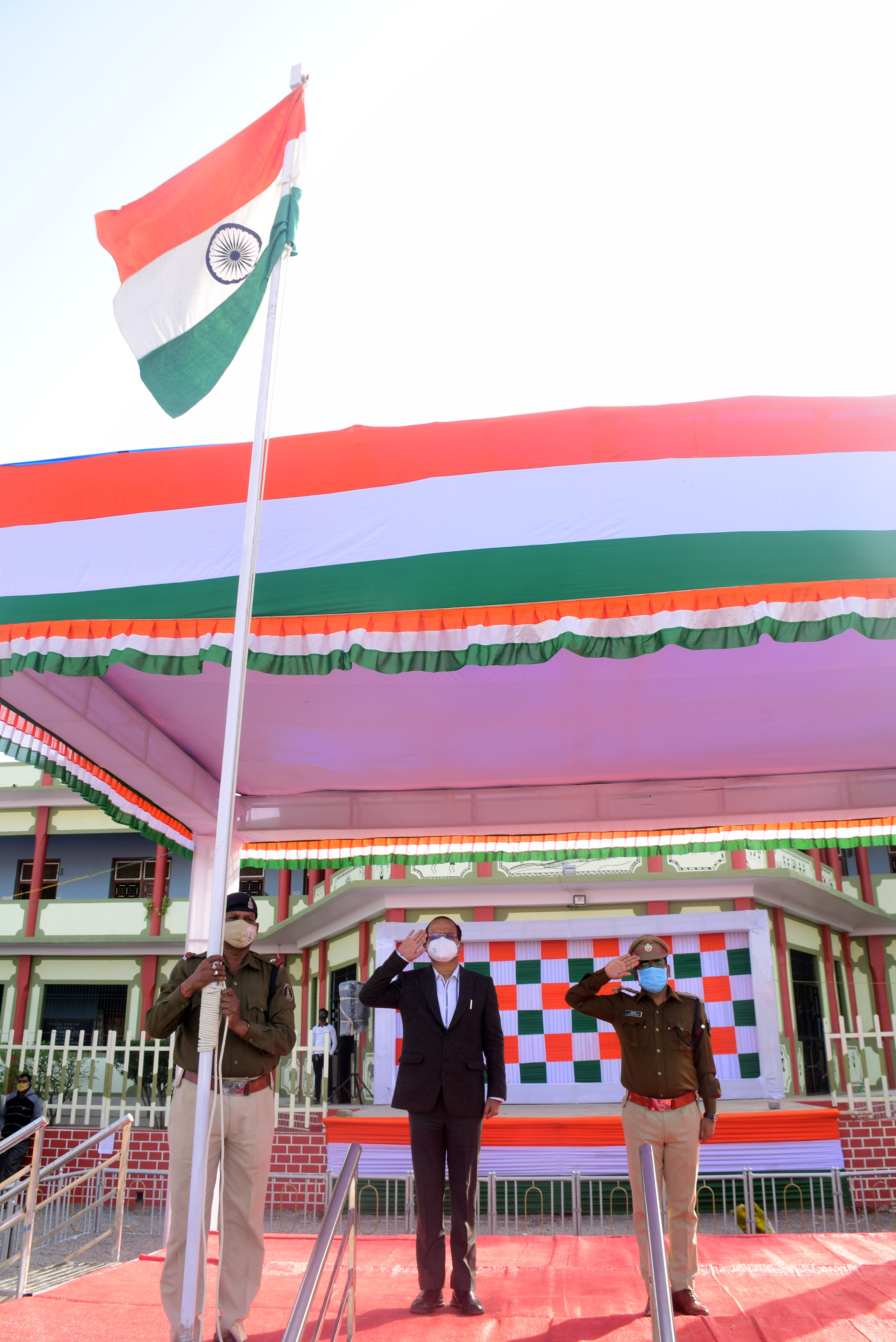 शान से कल लहराएगा तिरंगा