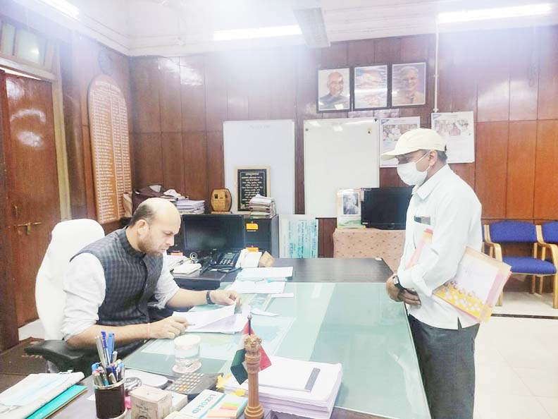 आम जनता से प्राप्त आवेदनों का निराकरण सर्वोच्च प्राथमिकता से करें-कलेक्टर
