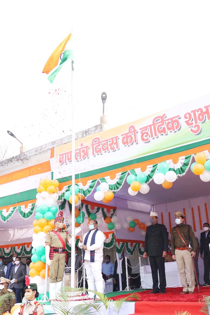 विस उपाध्यक्ष ने किया ध्वजारोहण