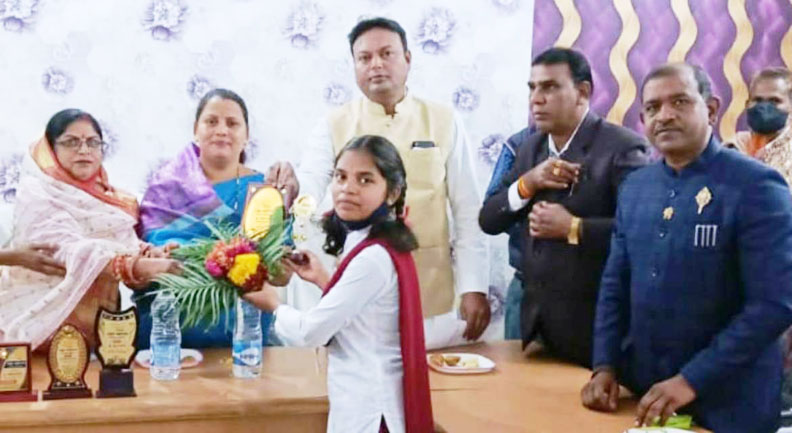 चित्रकला में चमेली प्रथम, पुरस्कृत चित्रकला में चमेली प्रथम, पुरस्कृत