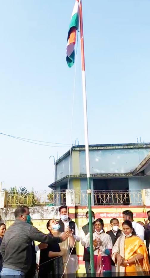 महापौर कंचन जायसवाल ने किया ध्वजारोहण महापौर कंचन जायसवाल ने किया ध्वजारोहण