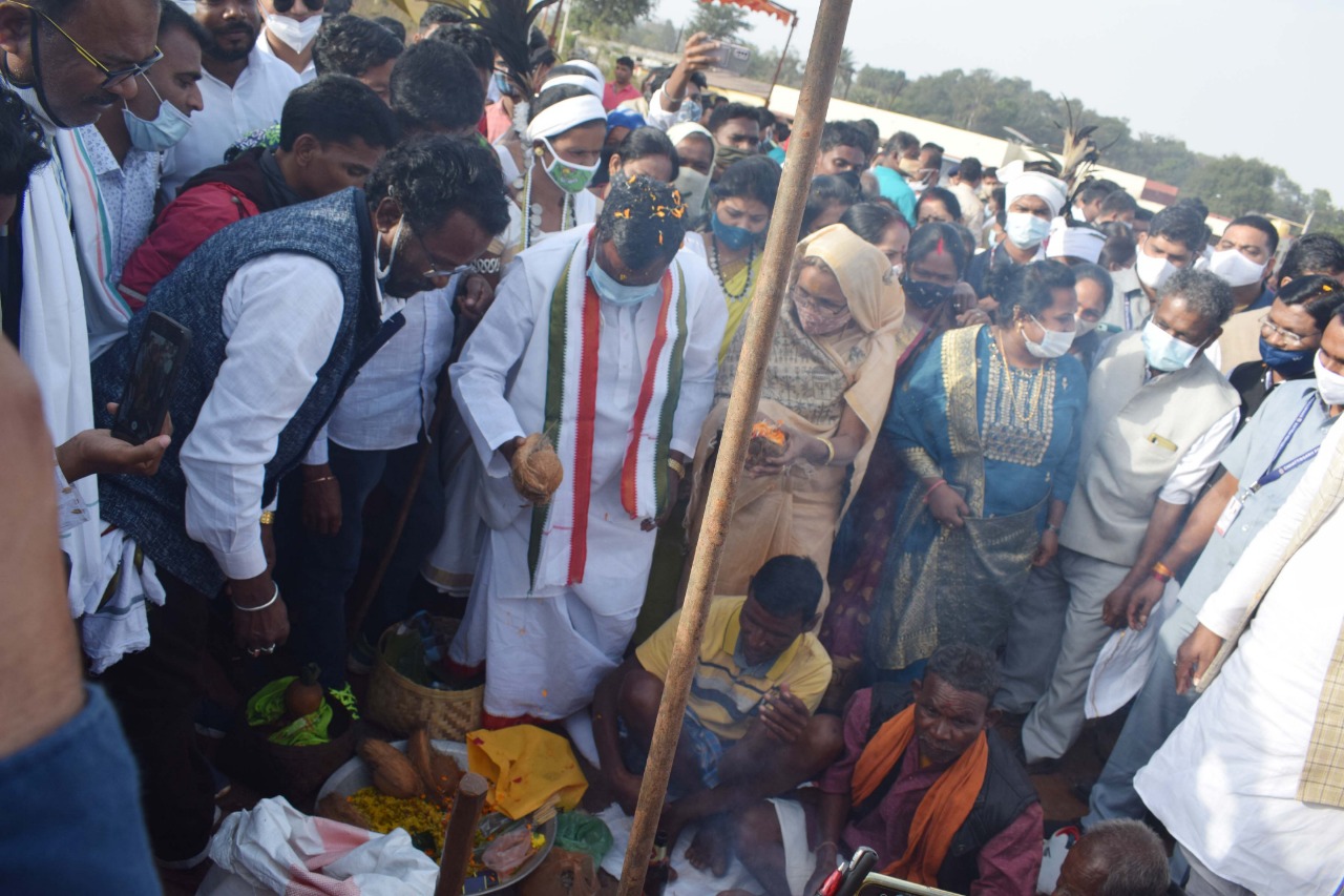 लखमा ने किया भवन का भूमिपूजन