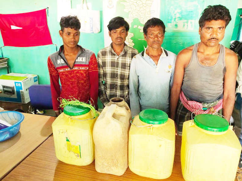 अवैध शराब भट्टी पर छापा, 4 बंदी