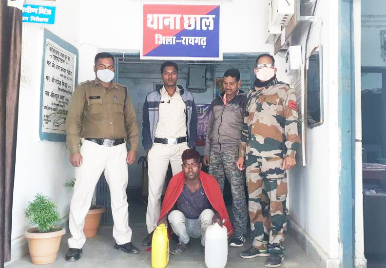 13 लीटर शराब के साथ आरोपी गिरफ्तार