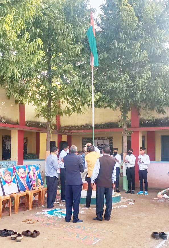 सरसीवां स्कूल में शान से लहराया तिरंगा
