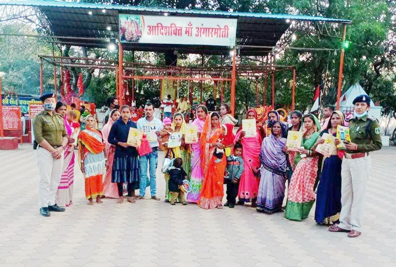 अंगारमोती में अभिव्यक्ति ऐप पर श्रद्धालुओं को दी जानकारी