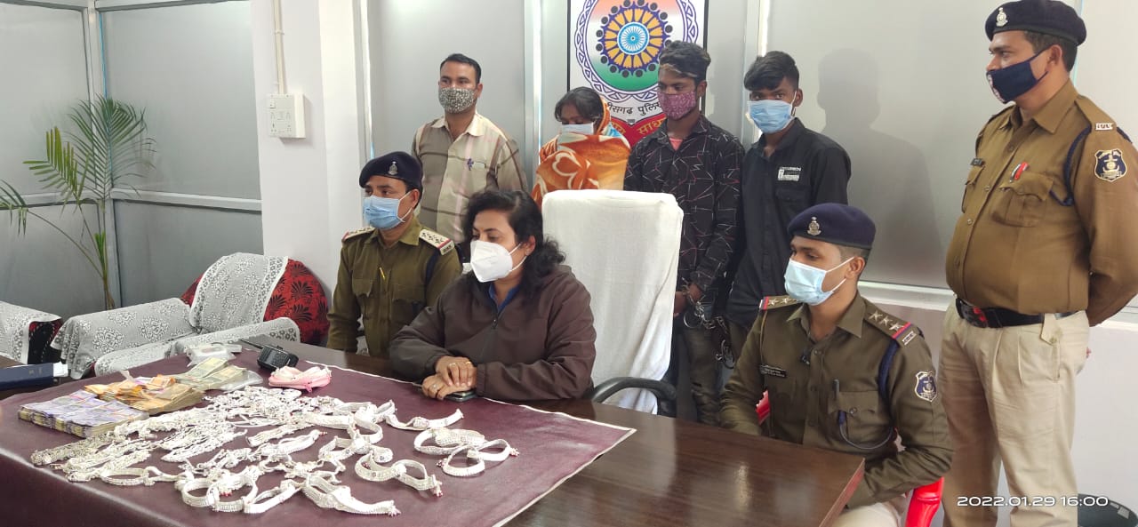 साप्ताहिक बाजार में उठाईगिरी करने वाले नाबालिग समेत 4 बंदी