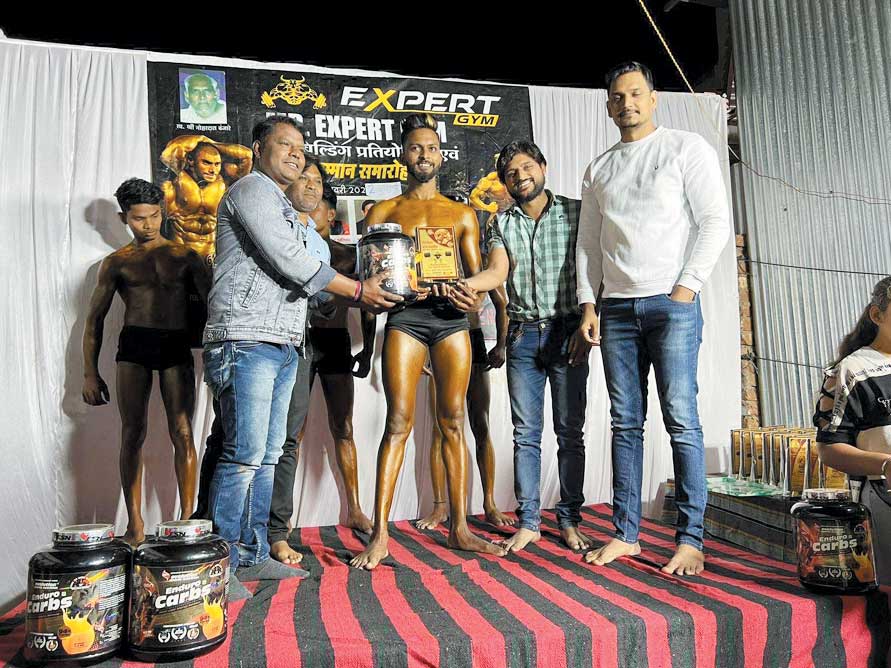 बॉडी बिल्डिंग प्रदर्शन स्पर्धा खिलाडिय़ों का सम्मान बॉडी बिल्डिंग प्रदर्शन स्पर्धा खिलाडिय़ों का सम्मान