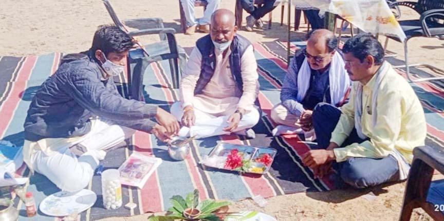 विधायक कमरो ने किया भूमिपूजन विधायक कमरो ने किया भूमिपूजन