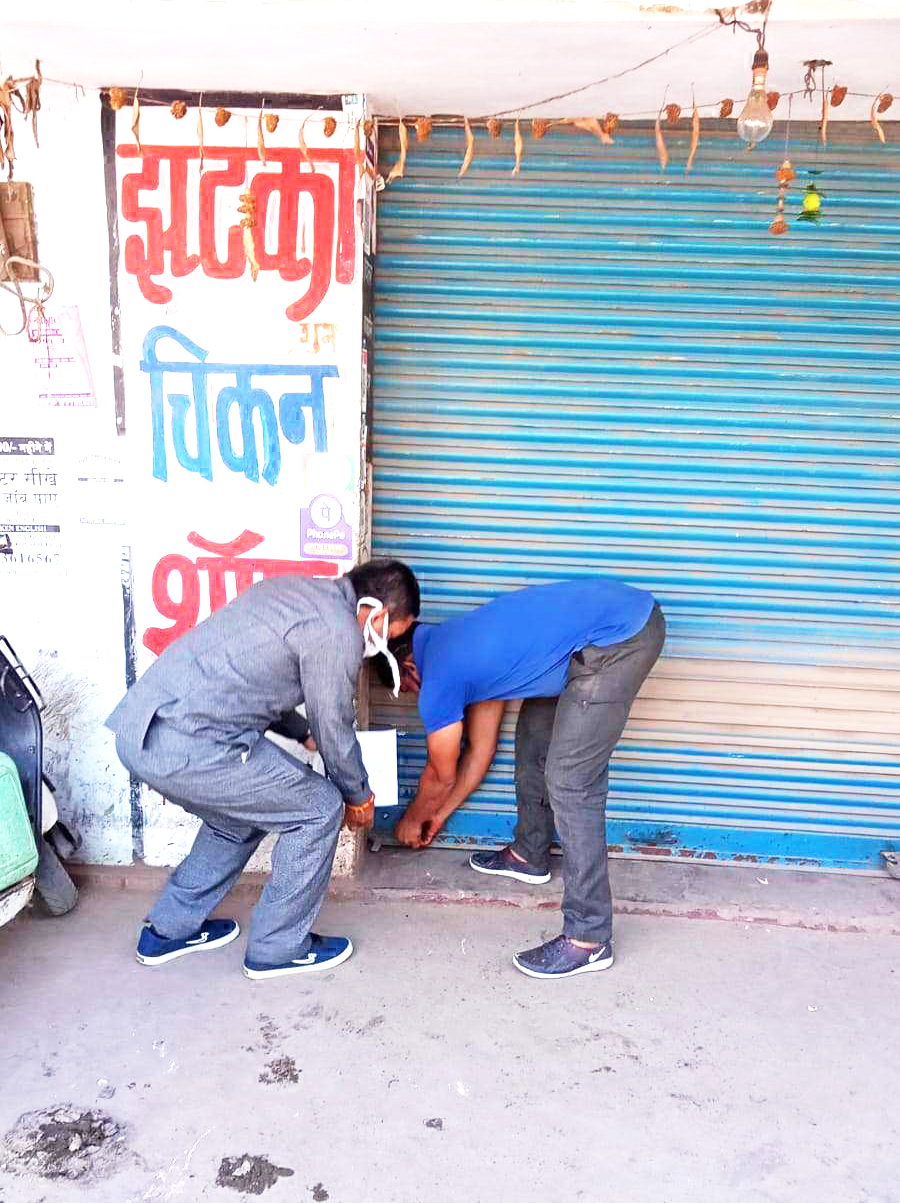 प्रतिबंध के बाद भी मटन विक्रय, दुकान सीलबंद   