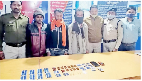 नशीली दवा बेचने ग्राहक की तलाश करते 3 गिरफ्तार