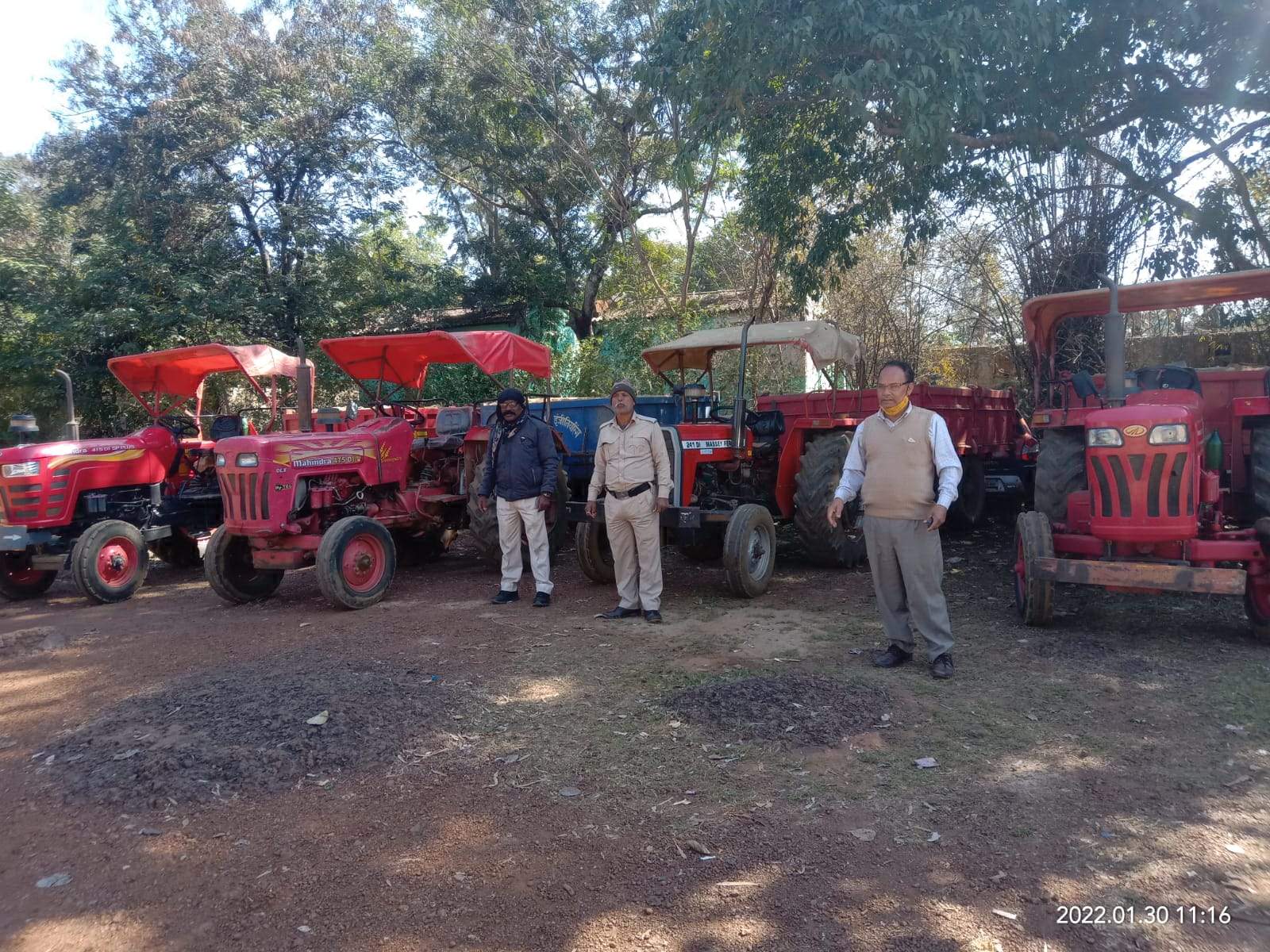 खनिज की अवैध खुदाई-परिवहन, 13 गाडिय़ां जब्त