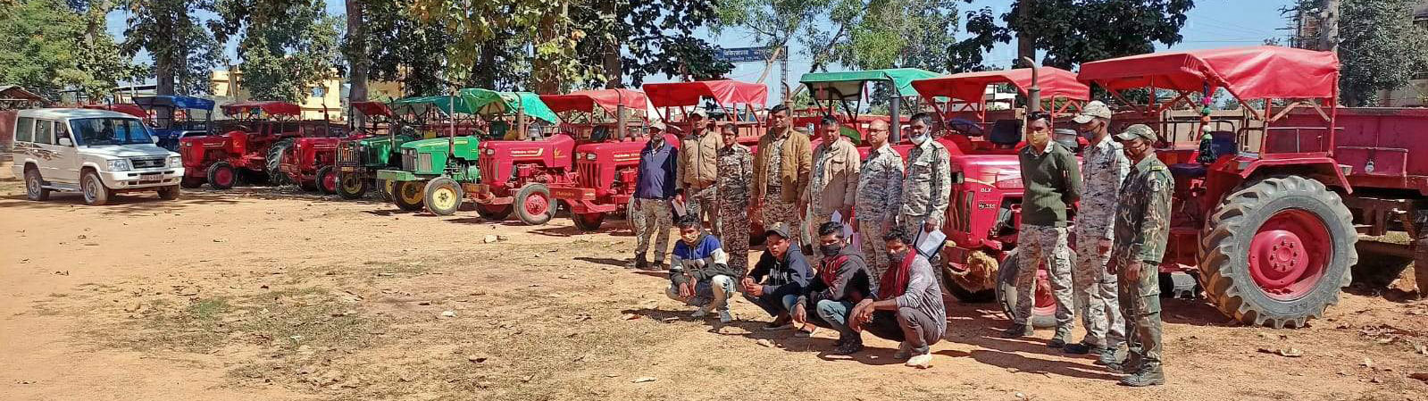 रेत का अवैध परिवहन करते 25 ट्रैक्टर जब्त