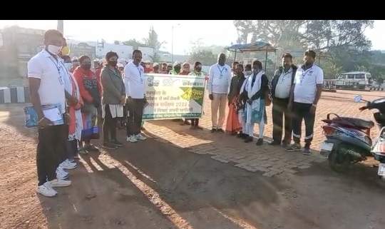 वार्डवासियों को घर-घर जाकर स्वच्छता की दी समझाइश