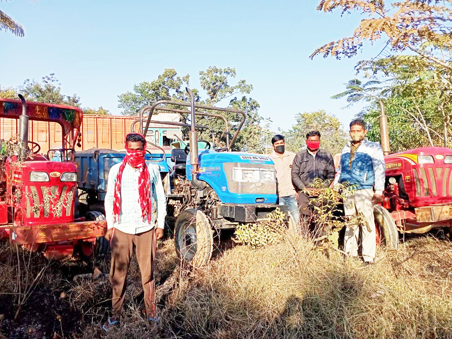 रेत का अवैध परिवहन, 2 हाईवा सहित 33 ट्रैक्टर जब्त   