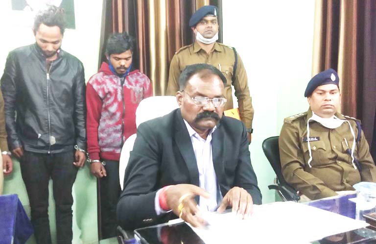लाखों के चोरी के जेवर के साथ रायपुर-जबलपुर से 2 बंदी लाखों के चोरी के जेवर के साथ रायपुर-जबलपुर से 2 बंदी