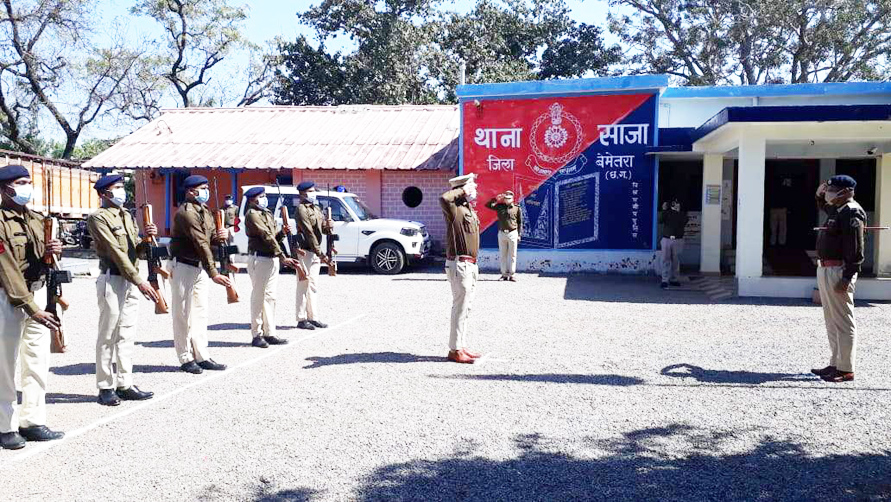 एसपी ने जवानों को खुश रहने के दिए टिप्स