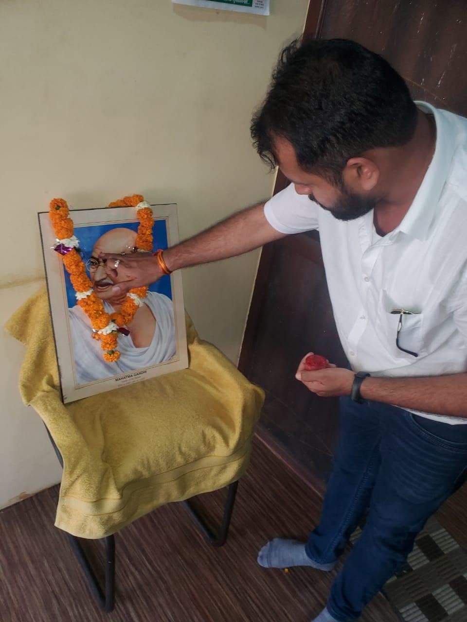 बापू की पुण्यतिथि पर संगोष्ठी बापू की पुण्यतिथि पर संगोष्ठी