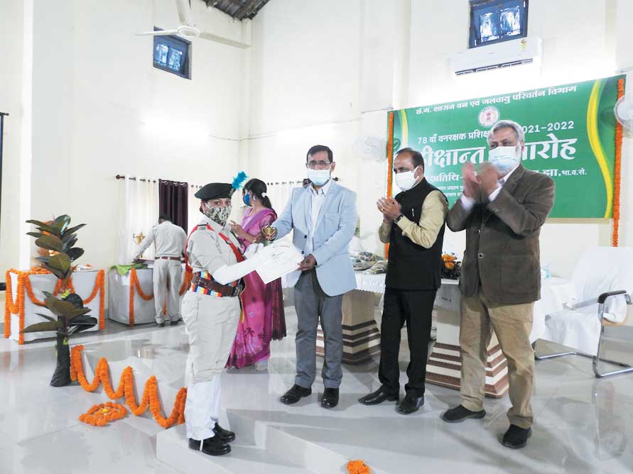 वन, वन्य प्राणी की रक्षा और वनवासियों को आगे बढ़ाने का करें काम-झा