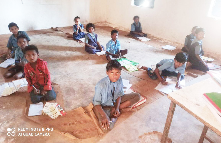 लंबे समय से स्कूल से शिक्षक नदारद, जनपद सदस्य के दौरे से सामने आई जानकारी लंबे समय से स्कूल से शिक्षक नदारद, जनपद सदस्य के दौरे से सामने आई जानकारी