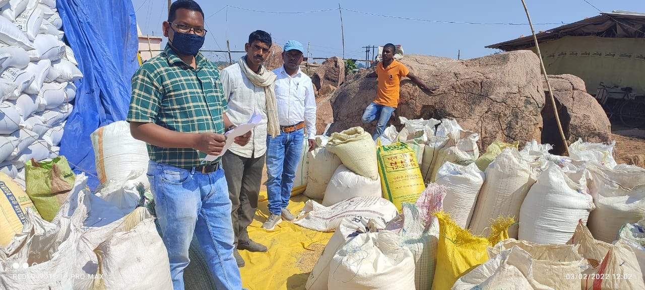 110 बोरी अमानक धान को तहसीलदार ने किया निरस्त