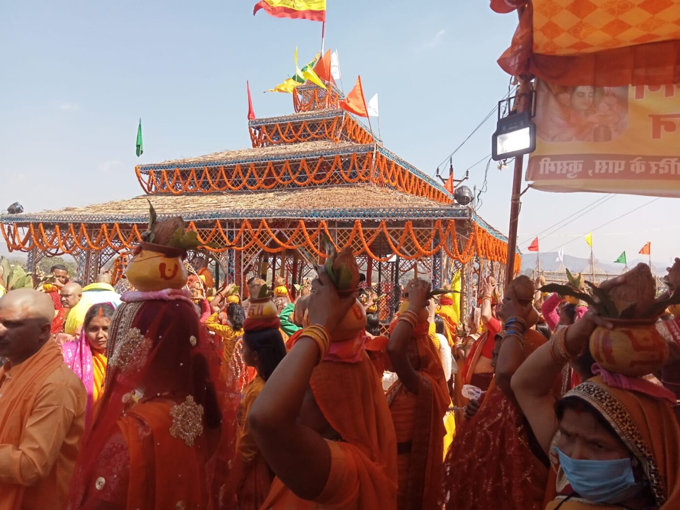 कलश यात्रा के साथ लक्ष्मी नारायण महायज्ञ शुरू