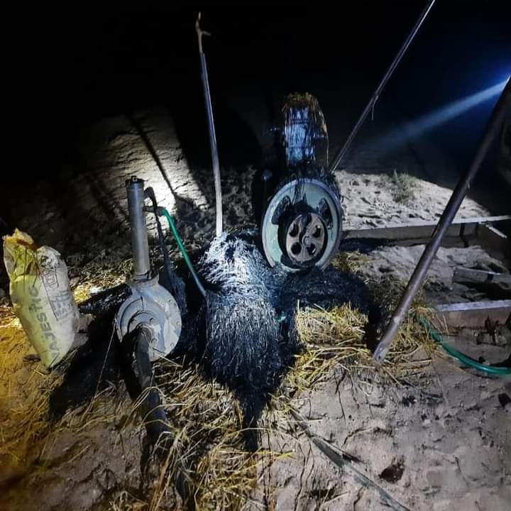 नक्सलियों ने नदी में लगी फाइलिंग मशीन फूंका